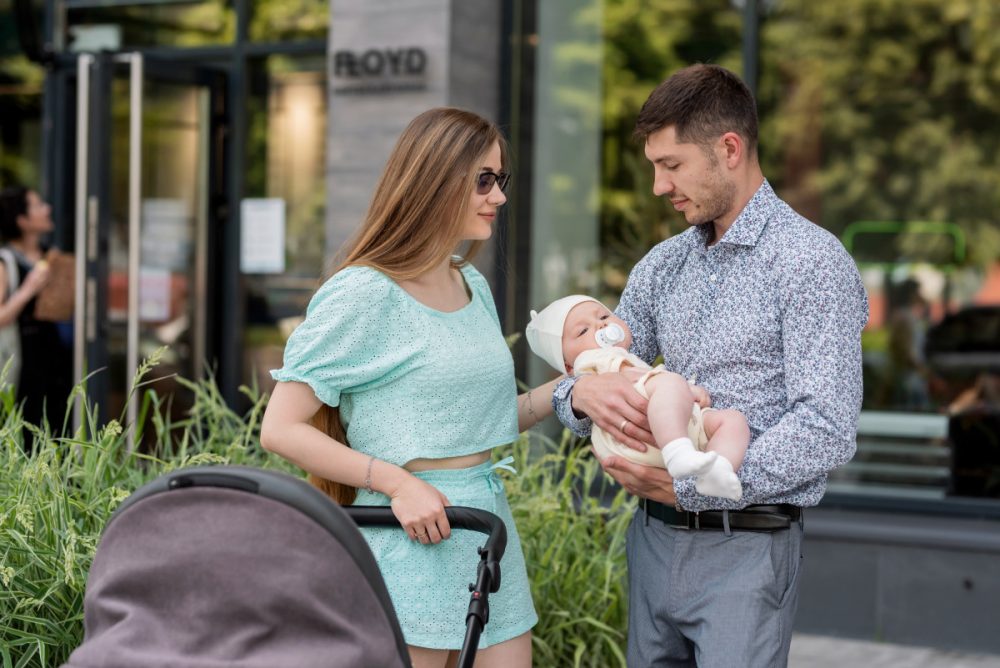 Що одягнути малюкові на прогулянку: поради молодим матусям